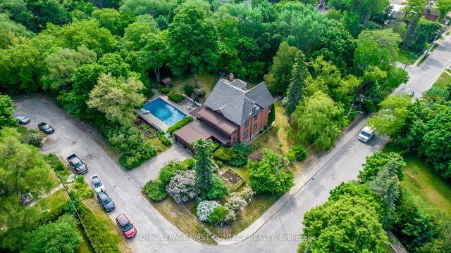 57 Berczy St, House detached with 7 bedrooms, 5 bathrooms and 6 parking in Barrie ON | Image 12