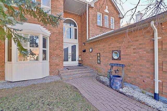 326 Northwood Dr, House detached with 4 bedrooms, 4 bathrooms and 4 parking in Oakville ON | Image 2