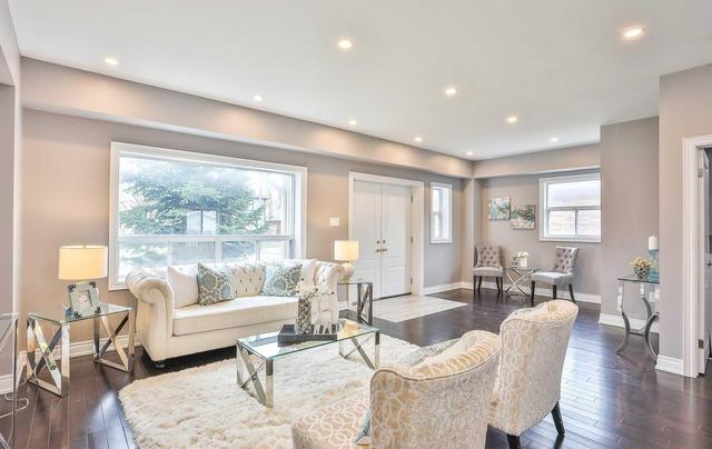 920 Islington Ave, House detached with 4 bedrooms, 4 bathrooms and 4 parking in Toronto ON | Image 3