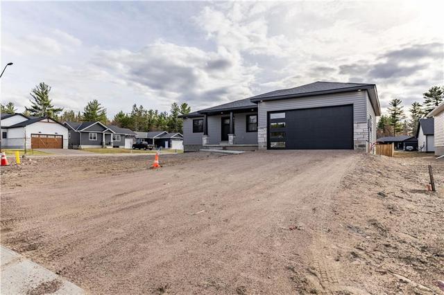 32 Durant Street, House detached with 4 bedrooms, 3 bathrooms and 4 parking in Petawawa ON | Image 6