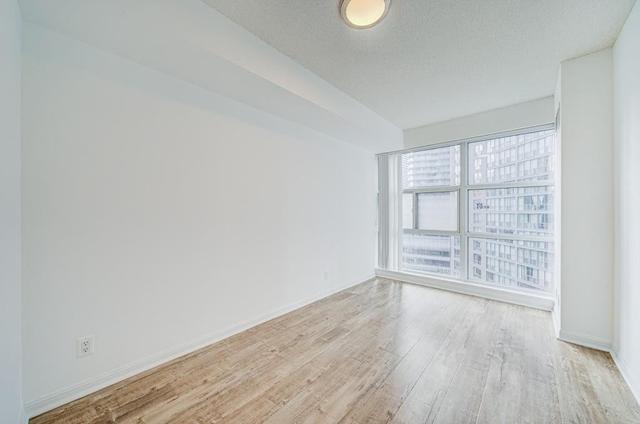 1002 - 11 St Joseph St, Condo with 1 bedrooms, 1 bathrooms and 0 parking in Toronto ON | Image 6