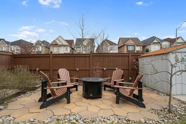 25 Carrier Cres, House attached with 3 bedrooms, 4 bathrooms and 5 parking in Vaughan ON | Image 33