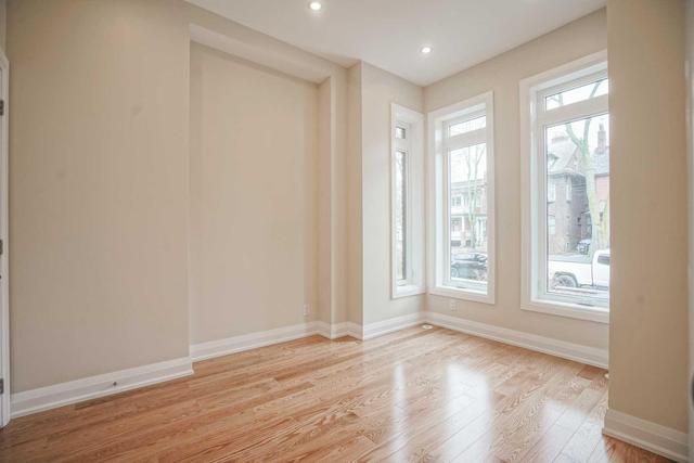 354 Brunswick Ave, House semidetached with 6 bedrooms, 4 bathrooms and null parking in Toronto ON | Image 3