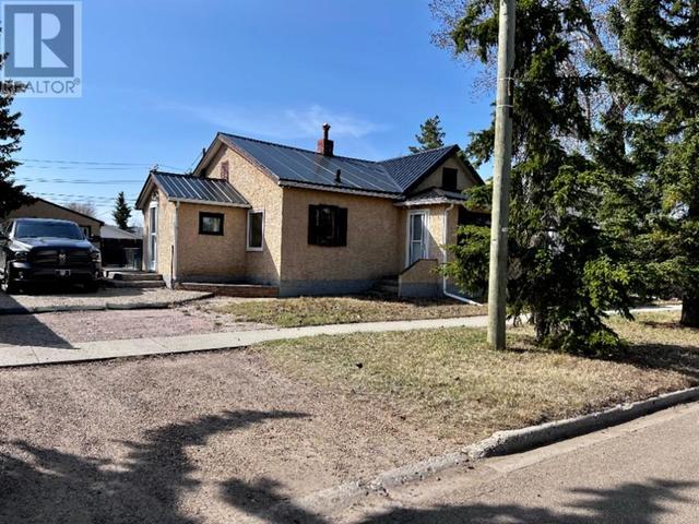 225 2nd Avenue E, House detached with 2 bedrooms, 1 bathrooms and 2 parking in Hanna AB | Card Image
