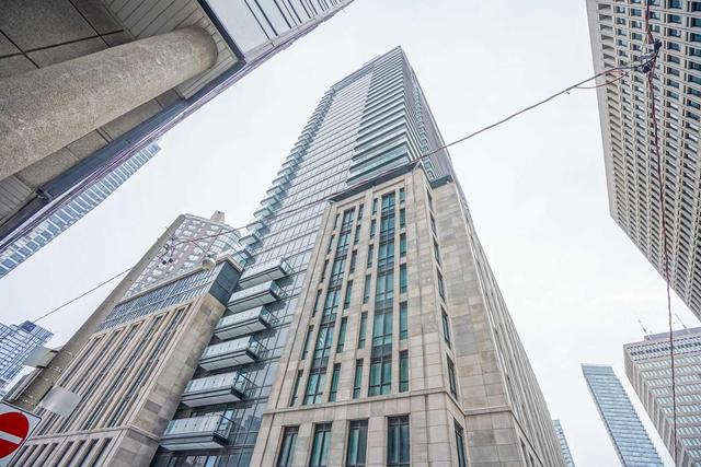 2813 - 955 Bay St, Condo with 2 bedrooms, 2 bathrooms and 1 parking in Toronto ON | Image 1