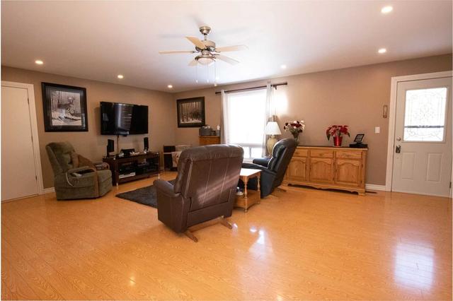 36 Cowans Cres, House detached with 3 bedrooms, 1 bathrooms and 6 parking in Kawartha Lakes ON | Image 24