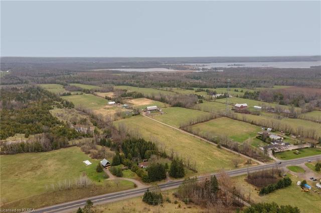 5888 Highway 35, House detached with 3 bedrooms, 1 bathrooms and 20 parking in Kawartha Lakes ON | Image 2