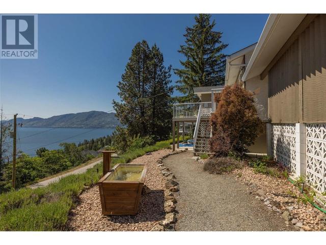 5868 Macgregor Road, House detached with 4 bedrooms, 2 bathrooms and 6 parking in Peachland BC | Image 5