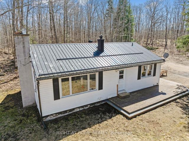 1053 Gem Rd, House detached with 2 bedrooms, 2 bathrooms and 6 parking in Highlands East ON | Image 12