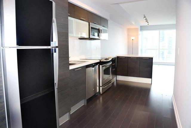 5001 - 386 Yonge St, Condo with 2 bedrooms, 2 bathrooms and 1 parking in Toronto ON | Image 6