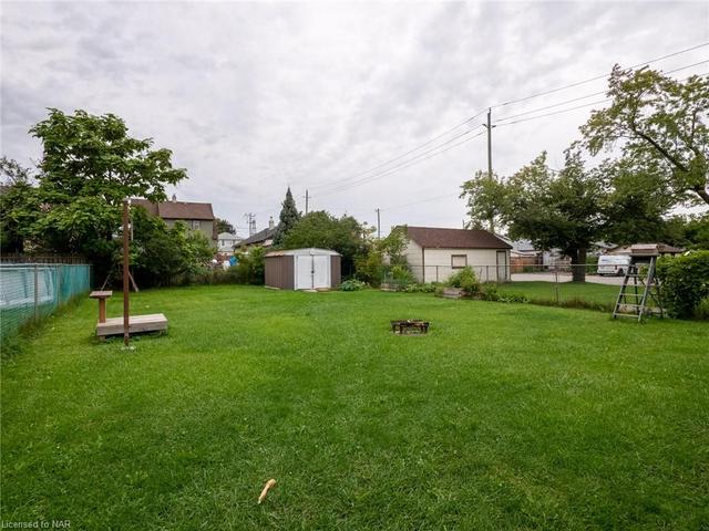 4407 Fifth Avenue, House detached with 2 bedrooms, 1 bathrooms and 2 parking in Niagara Falls ON | Image 11