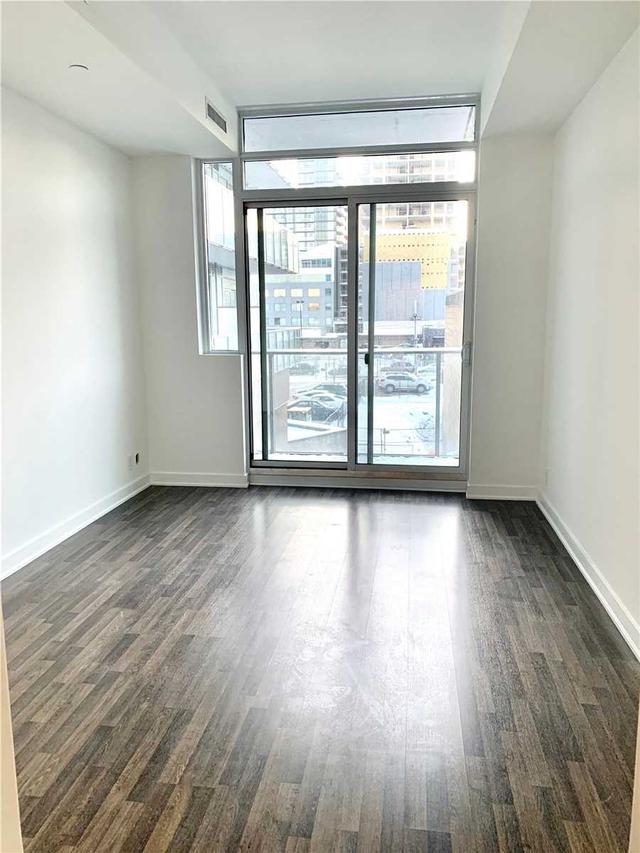 825 - 111 Elizabeth St, Condo with 1 bedrooms, 1 bathrooms and null parking in Toronto ON | Image 10