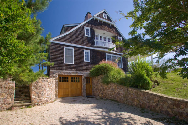 Naomi Watts' cottage-inspired home