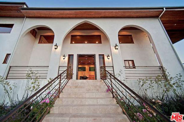Lana Del Ray bought two back-to-back LA mansions