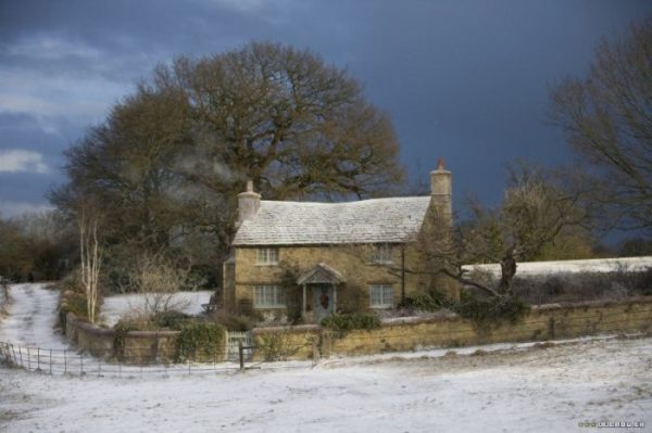 Kate WInslet's charming English cottage