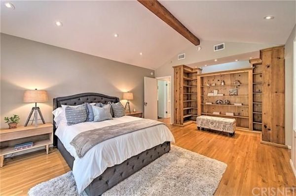 Leonardo DiCaprio has sold his Studio City home