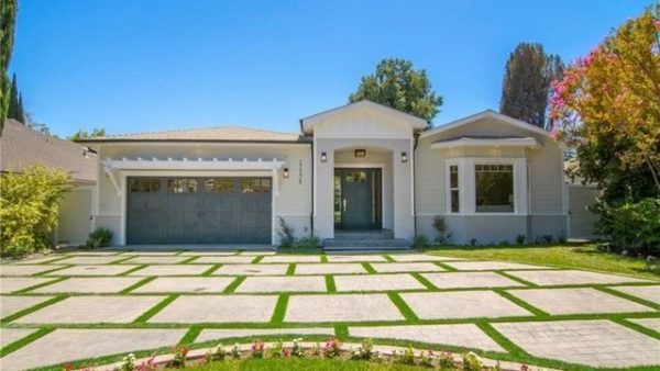 Jamie-Lynn Sigler bought a house