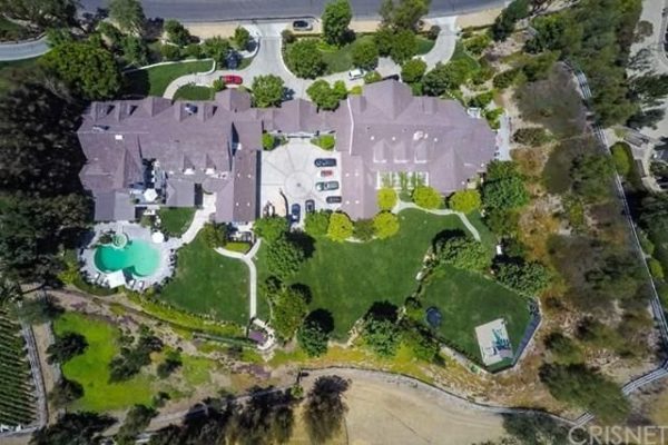 Jennifer Lopez is selling her massive Cali mansion