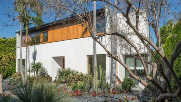 Diane Kruger & Joshua Jackson have listed this home