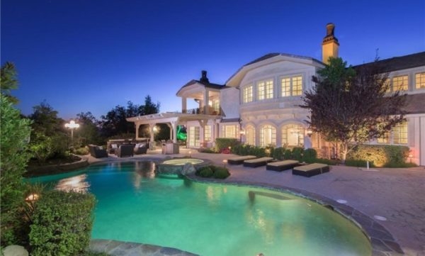 Russell Peters just bought this Hidden Hills mansion