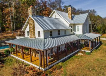 Miley Cyrus just bought this Tennessee home.