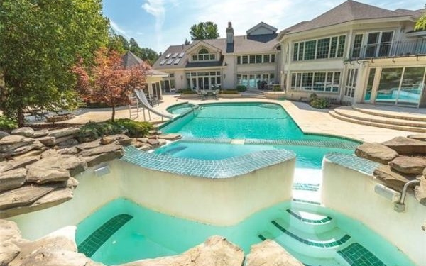 Marshall Mathers has sold his Michigan mansion