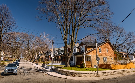 what home buyers should know about corner lots