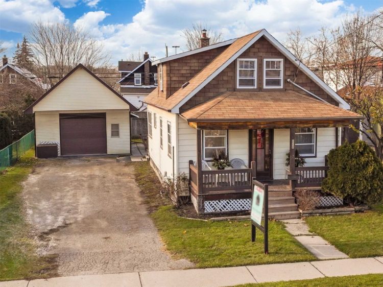 490 Drew St. Oshawa - Listed by: THE NOOK REALTY INC., BROKERAGE