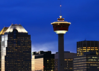 City of Calgary, Alberta Blog Hero: A photo of the Calgary Tower, Banker's Hall and other buildings.