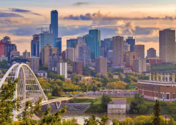 Panoramic view of Edmonton skyline.