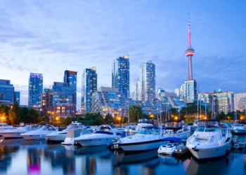 A view of Toronto from the mariner.