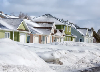 Snowy neighbourhood homes.