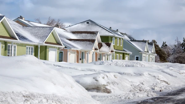 Snowy neighbourhood homes.