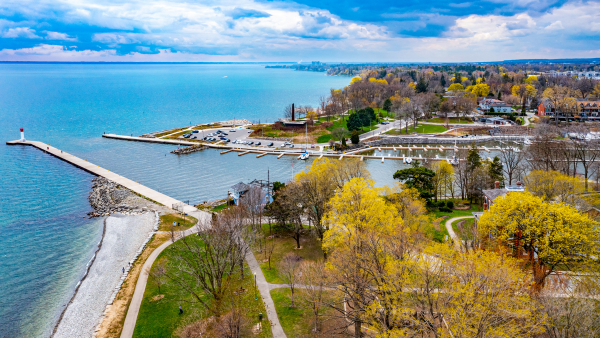 A photo of aerial lakeside park and Lake Ontario in Oakville.