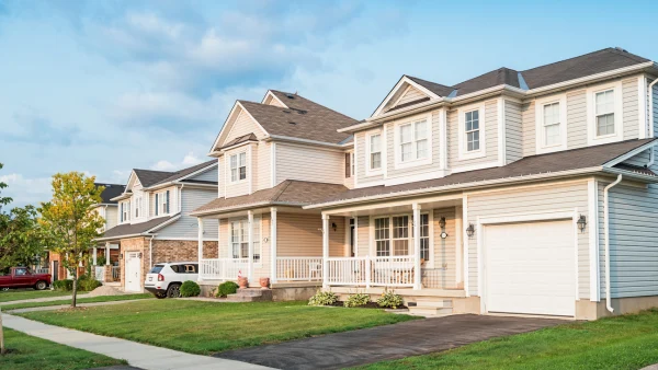 A row of houses in a neighbourhood.