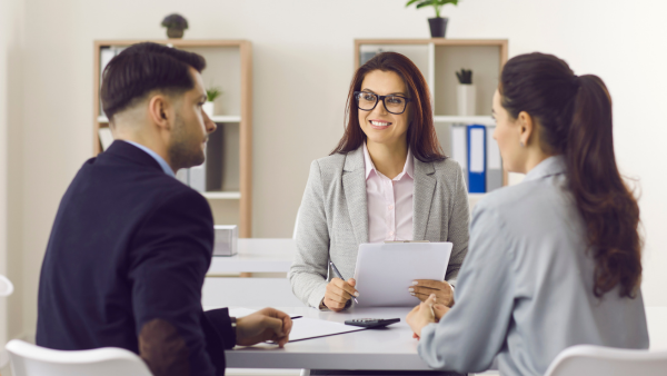 A lender meeting with home buyers.