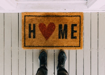 Floor mat that says Home.