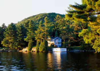 A cottage on a lake