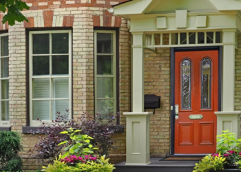 Porch with red door