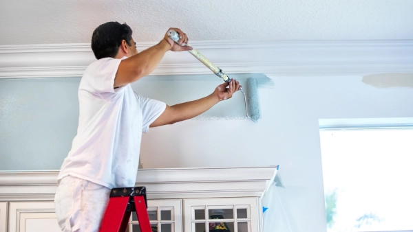 A man painting home.