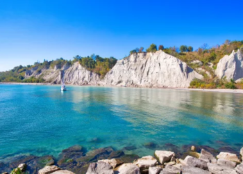 A rocky Ontario beach