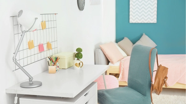A picture of a desk in a teenager's bedroom
