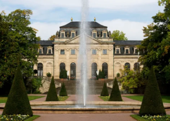 An image of a grand mansion