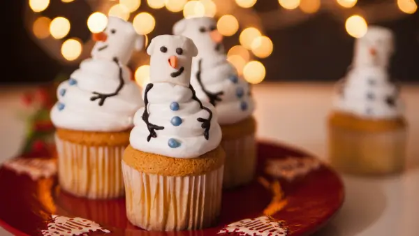 Snowman cupcakes.