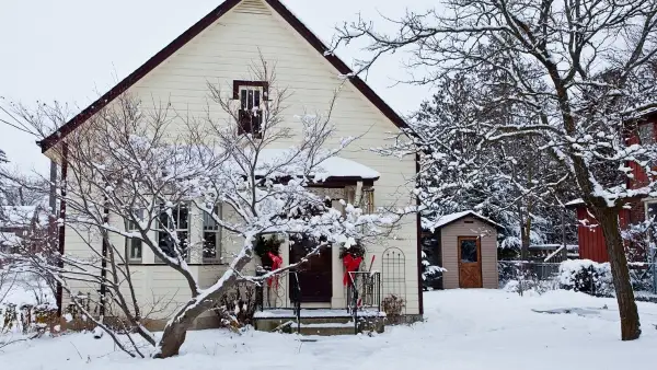 house in the countryside during a winter day