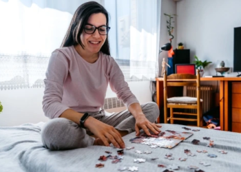 woman doing a puzzle