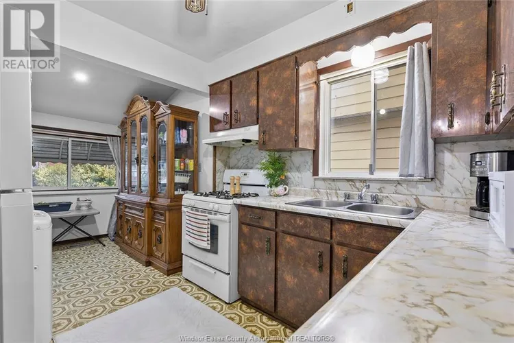 1035 Louis Avenue, Windsor, ON inside the property.