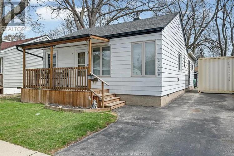 2360 Marentette, Windsor, ON outside the property.