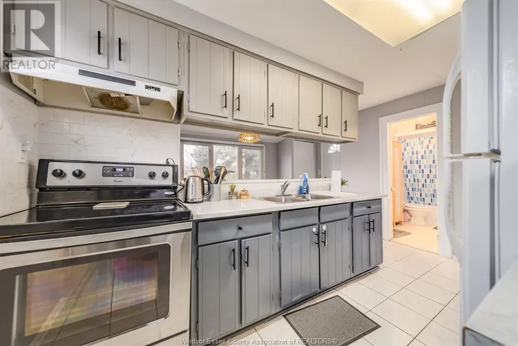 2645 Alice St, Windsor, ON inside the property.