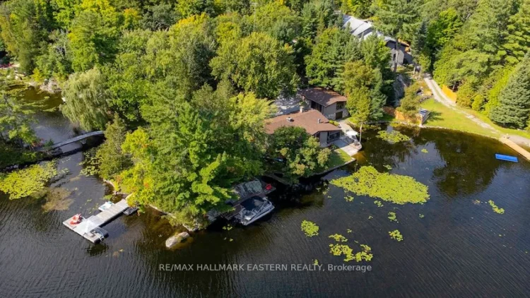 An Ontario cottage in Buckhorn
